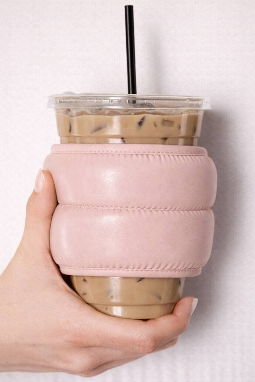 hügg sleeve in blush on coffee cup